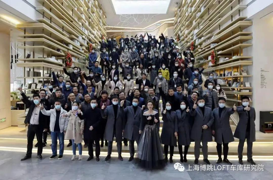 璧山全国一百多人在华侨城汉口道6号参观研讨LOFT专利车库技术！